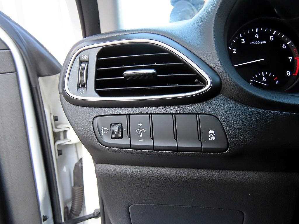 HYUNDAI i30 - Vista 12