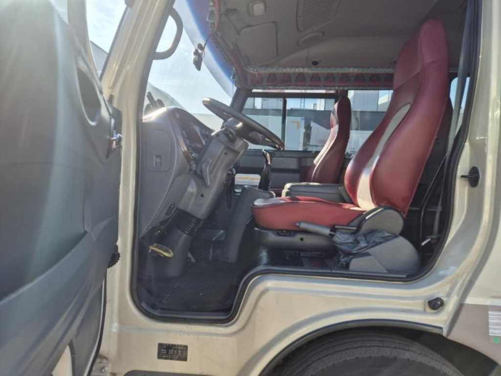 medium and large bus Hyundai bus - Vista 7