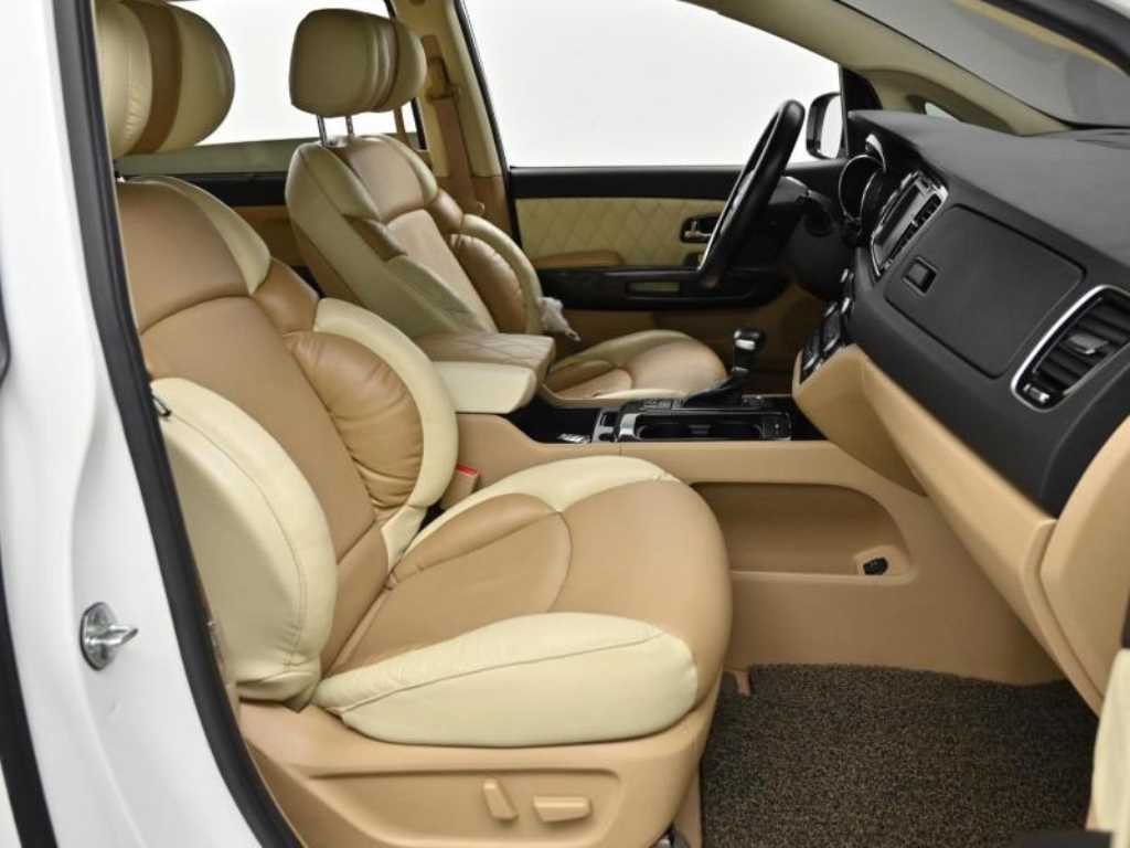 KIA Carnival - Vista 10