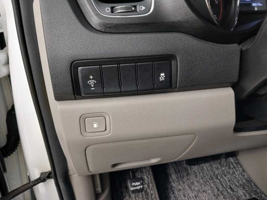 KIA Carnival - Vista 12