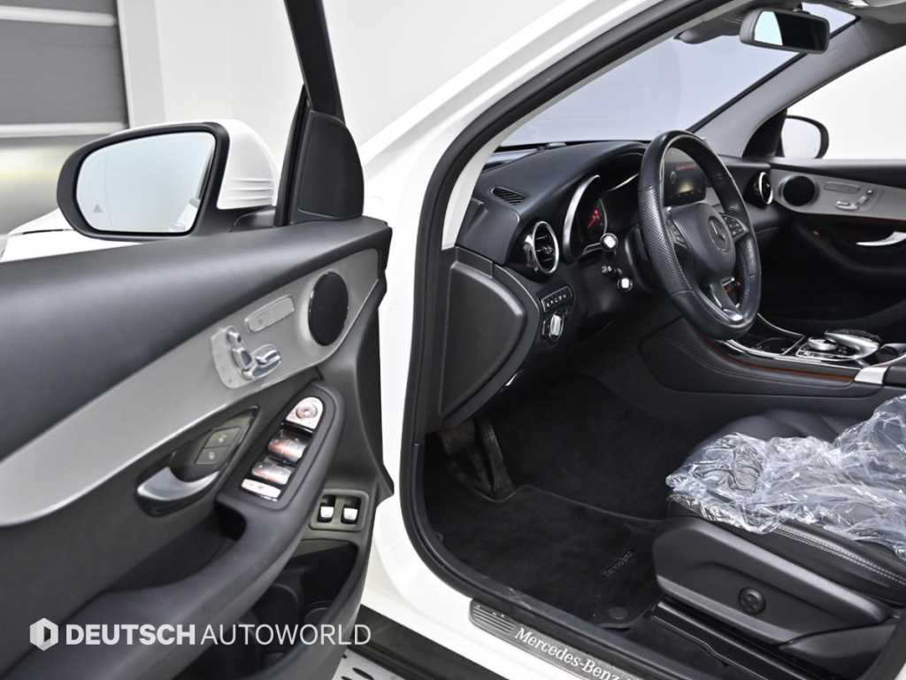 Mercedes Benz GLC Class - Vista 11