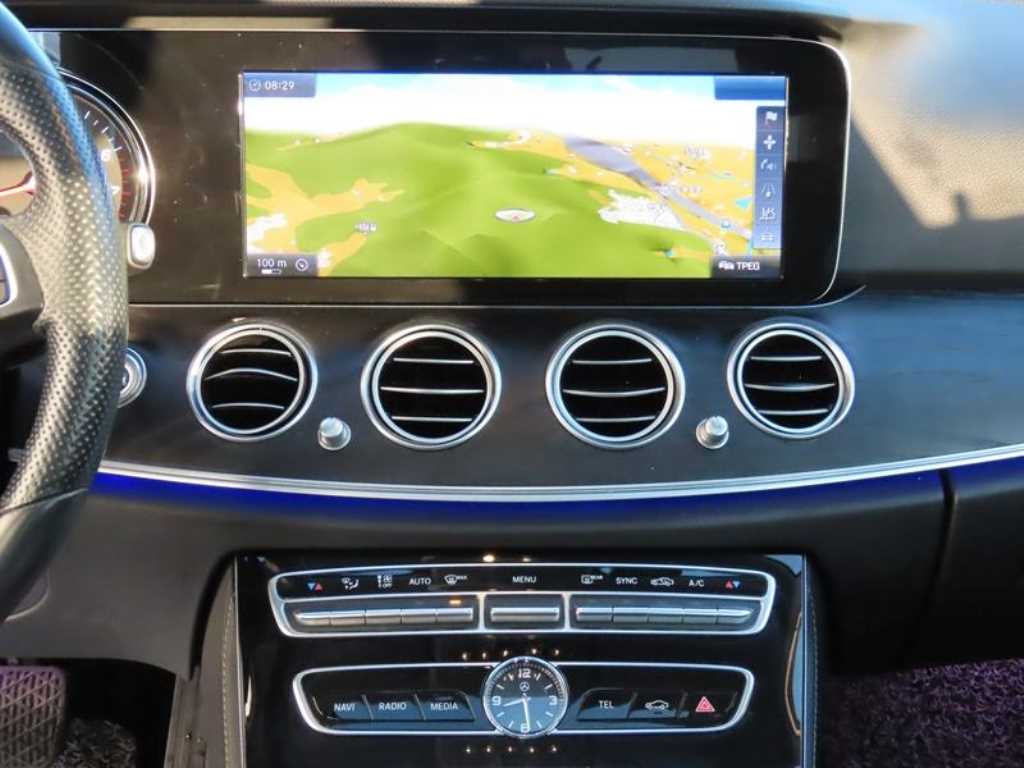 Mercedes Benz E class - Vista 10