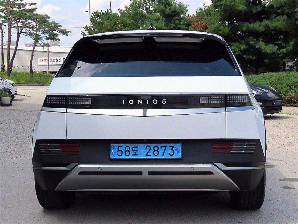 HYUNDAI Ioniq 5 - Vista 4