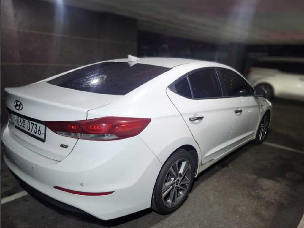 HYUNDAI Avante - Vista 5