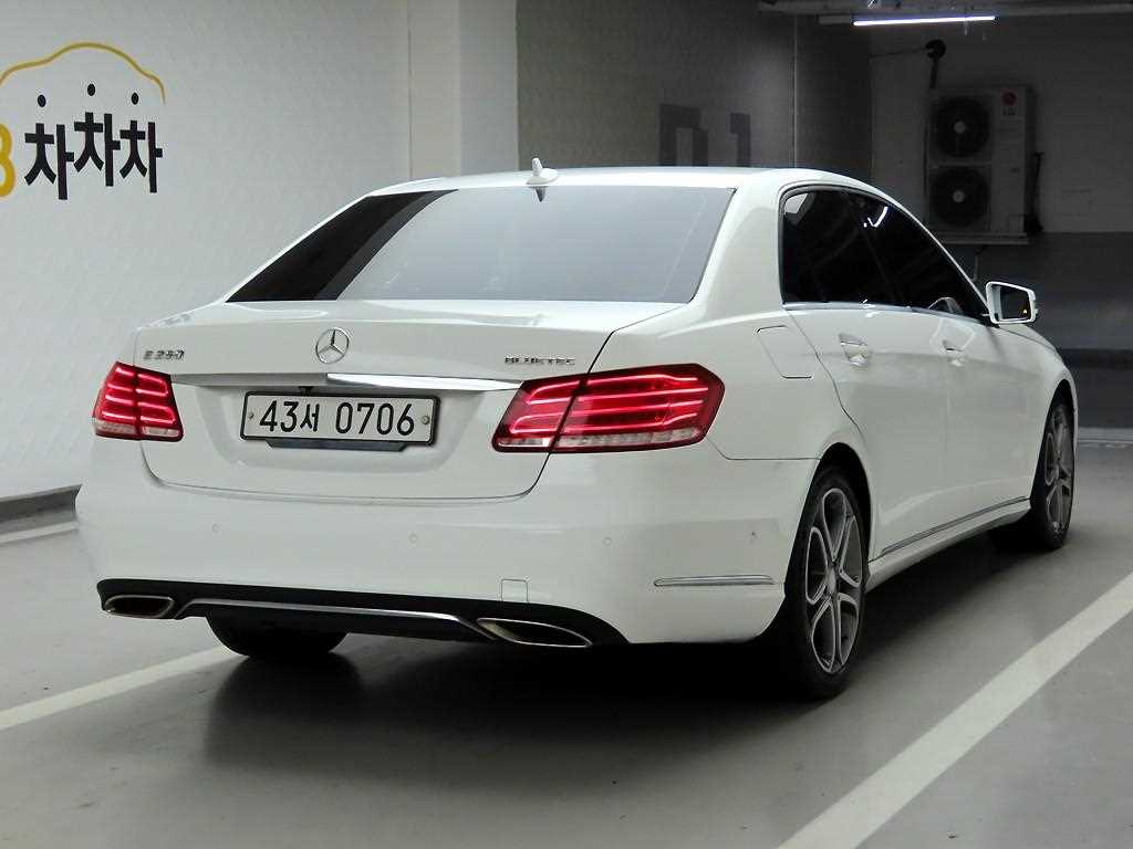 Mercedes Benz E class - Vista 4