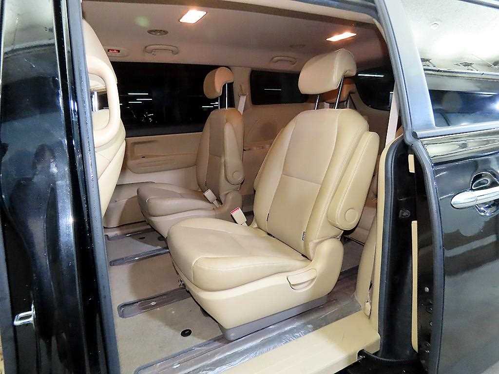 KIA Carnival - Vista 7