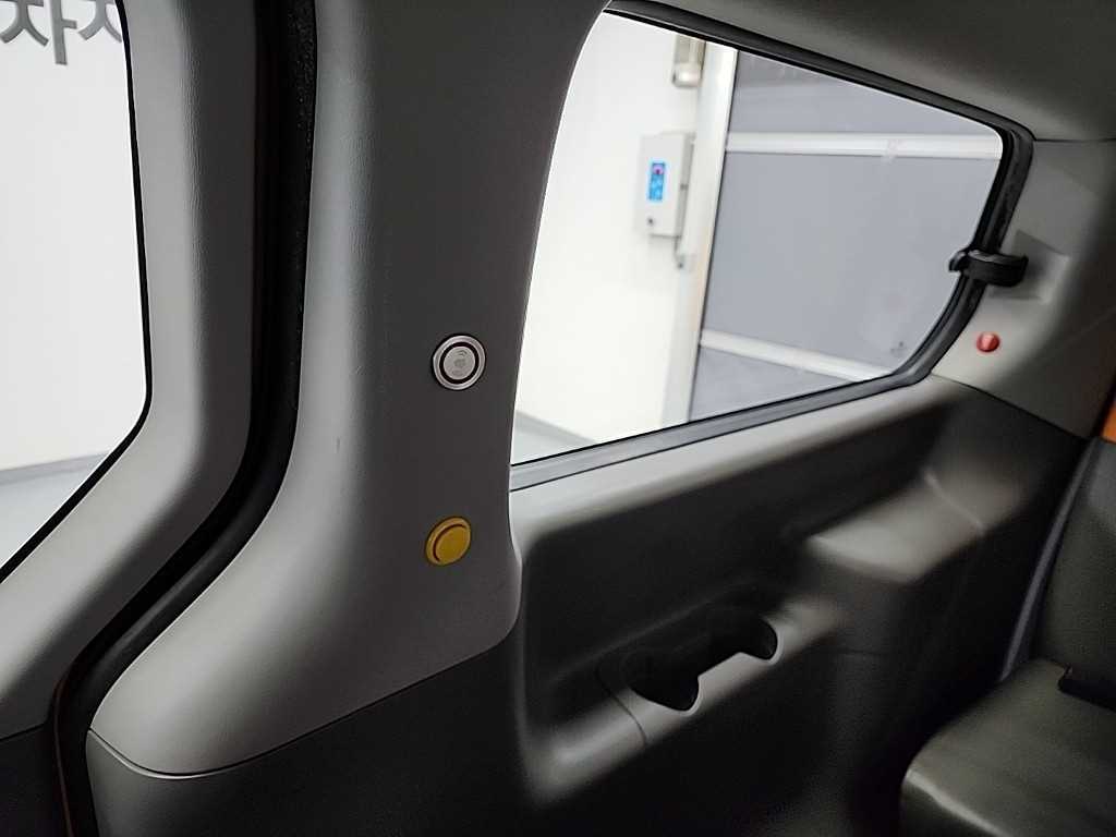 HYUNDAI Starex 2019 Amarillo - Importación desde Corea - HF Imports Iquique - Foto 13