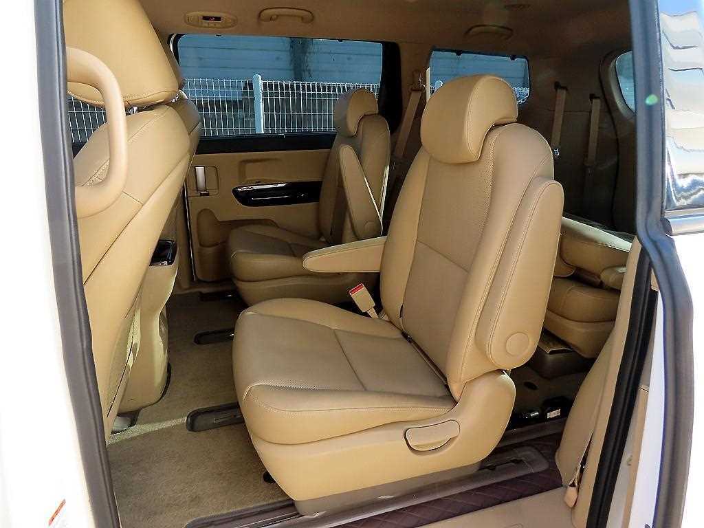 KIA Carnival - Vista 6