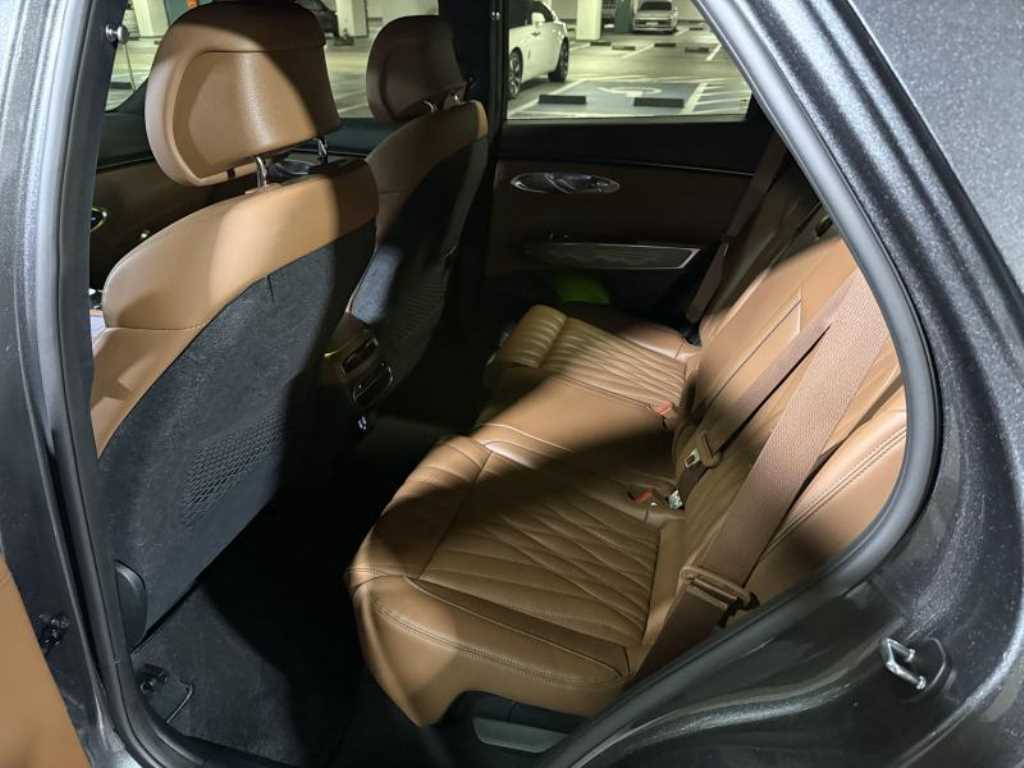 Genesis GV70 - Vista 10