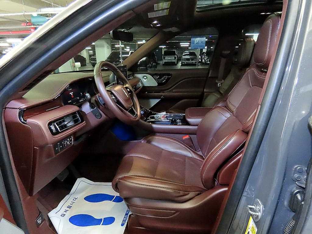 Lincoln Aviator - Vista 6