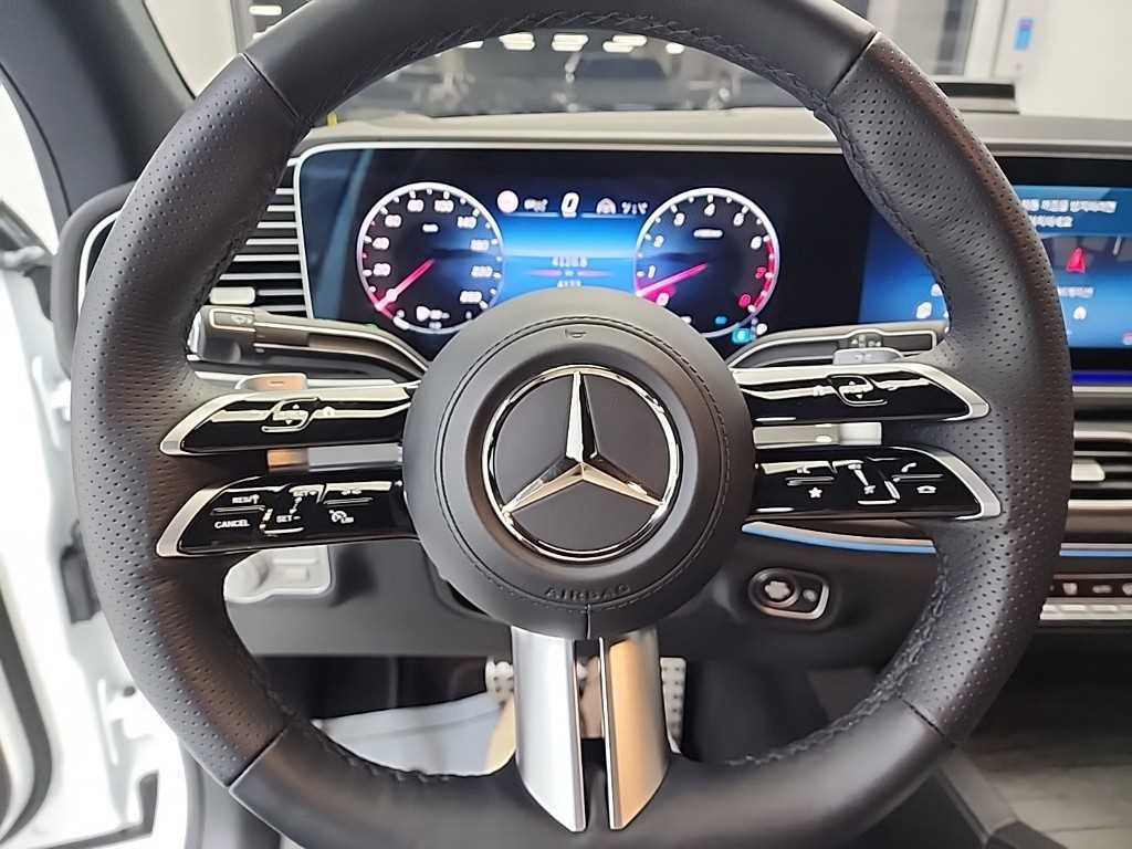 Mercedes Benz GLE Class - Vista 9