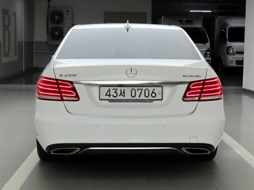 Mercedes Benz E class - Vista 3