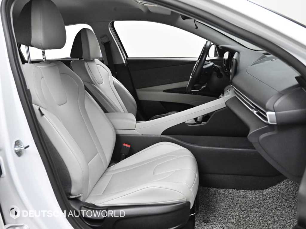 HYUNDAI Avante - Vista 10