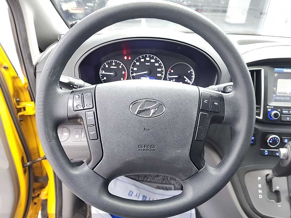 HYUNDAI Starex - Vista 9