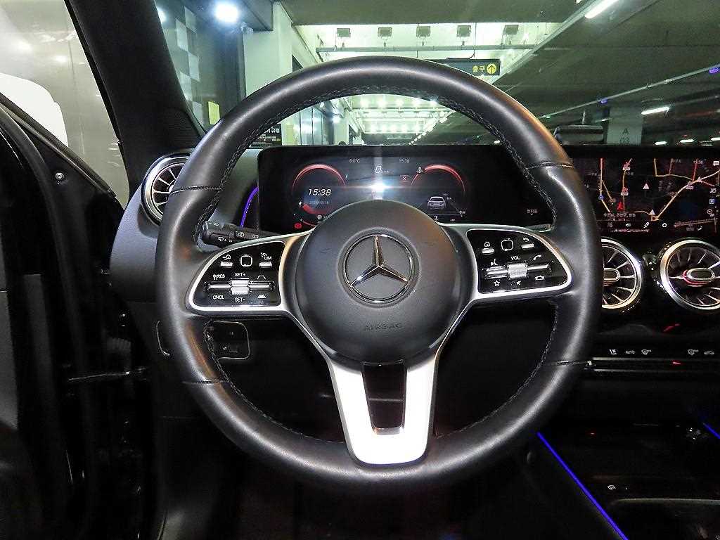 Mercedes Benz GLB Class - Vista 8