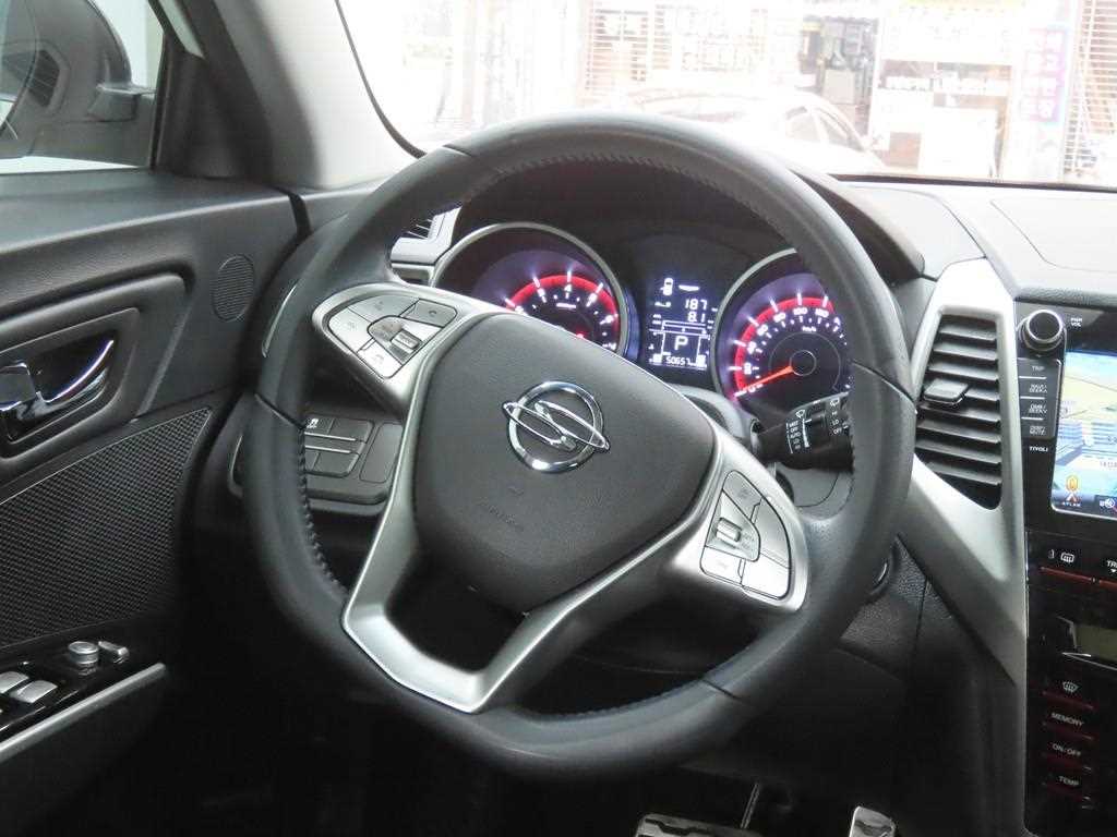 Ssangyong Tivoli 2015 the color of pearl - Importación desde Corea - HF Imports Iquique - Foto 17