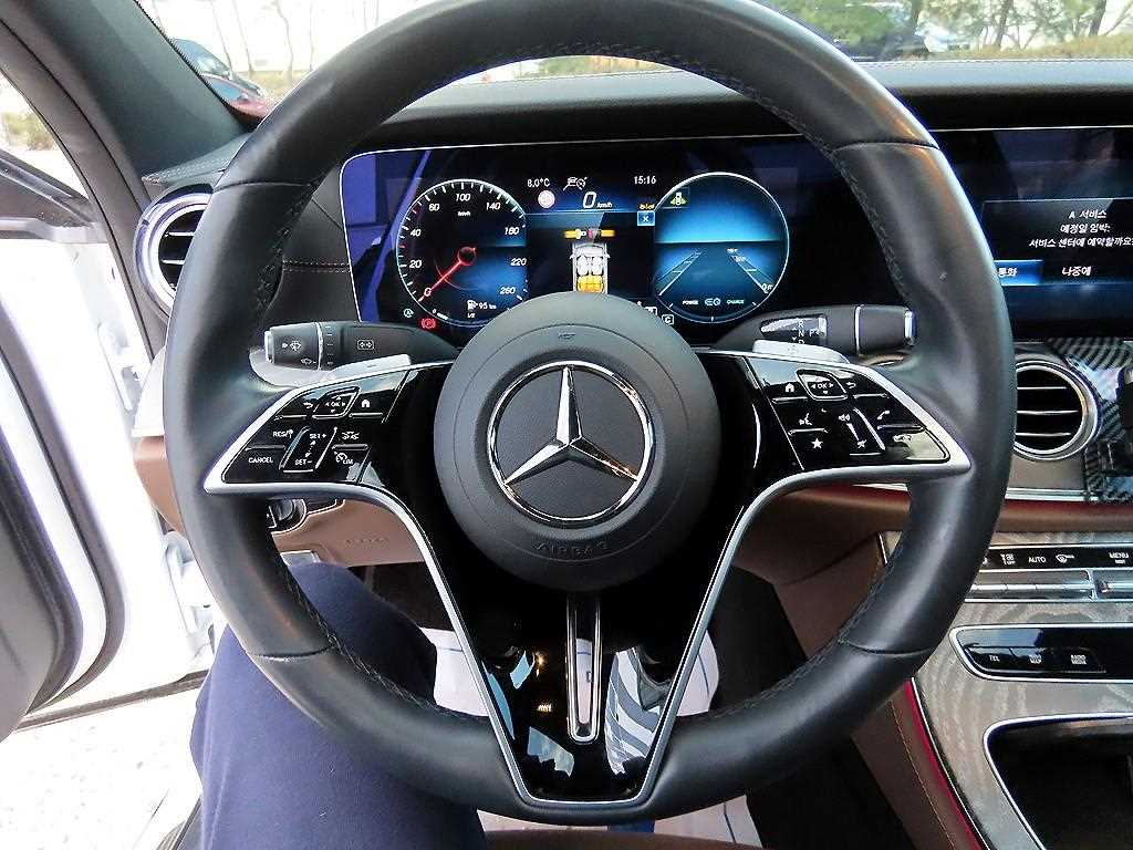 Mercedes Benz E class - Vista 8