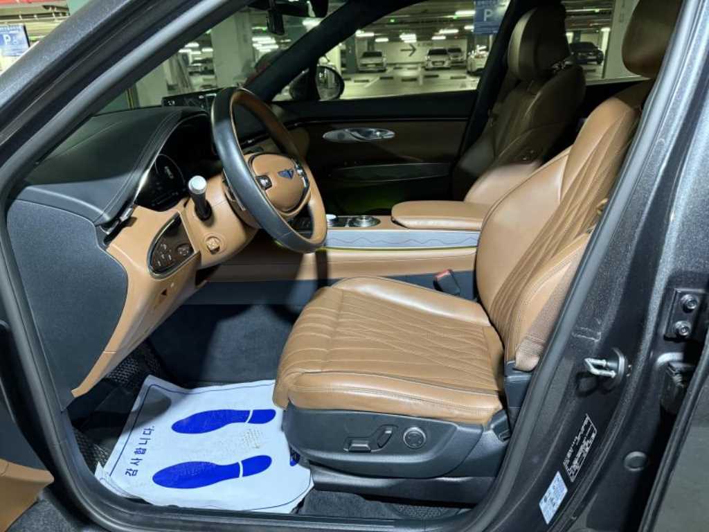 Genesis GV70 - Vista 9