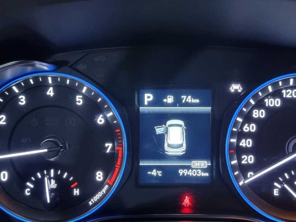 HYUNDAI Kona - Vista 7