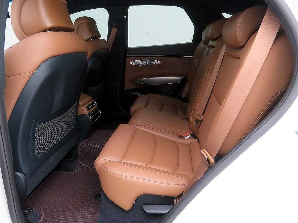 Genesis GV70 - Vista 8