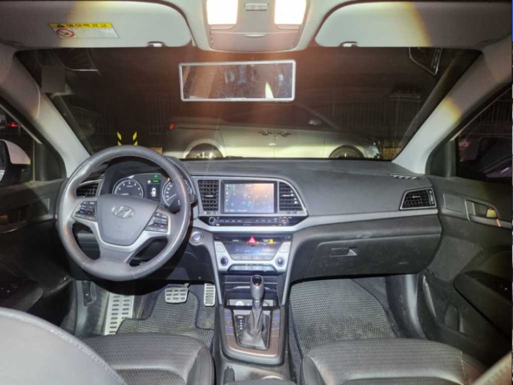 HYUNDAI Avante - Vista 6