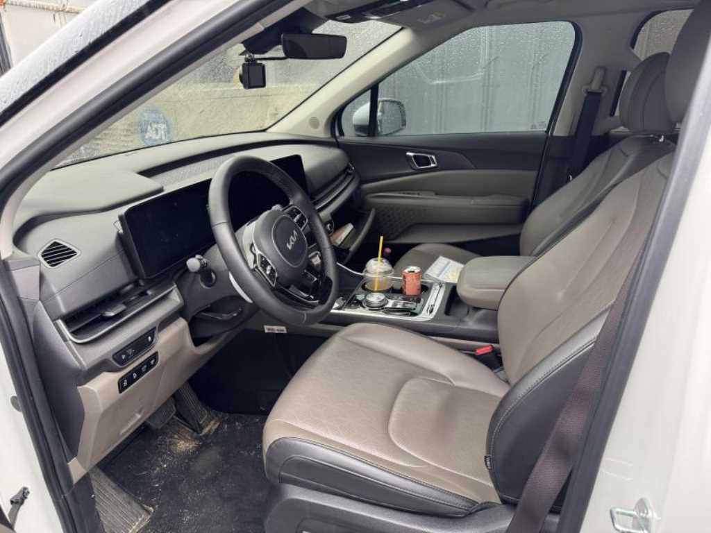 KIA Carnival - Vista 5