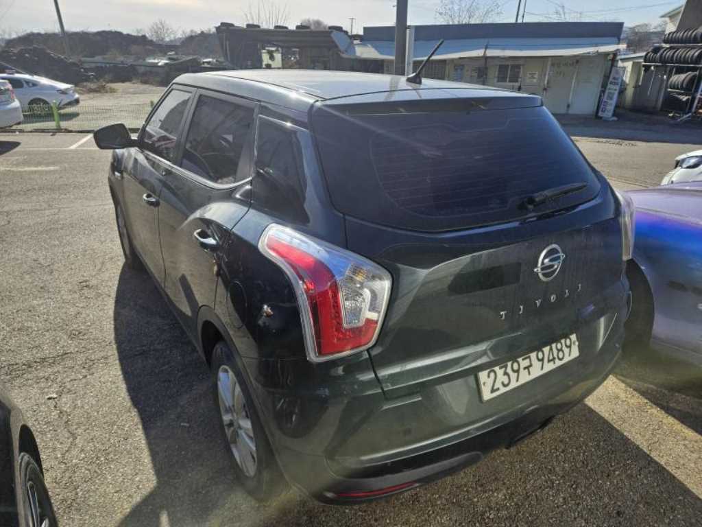 Ssangyong Tivoli - Vista 4