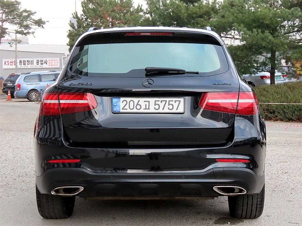Mercedes Benz GLC Class - Vista 4