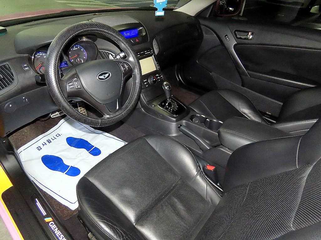 HYUNDAI Genesis - Vista 10