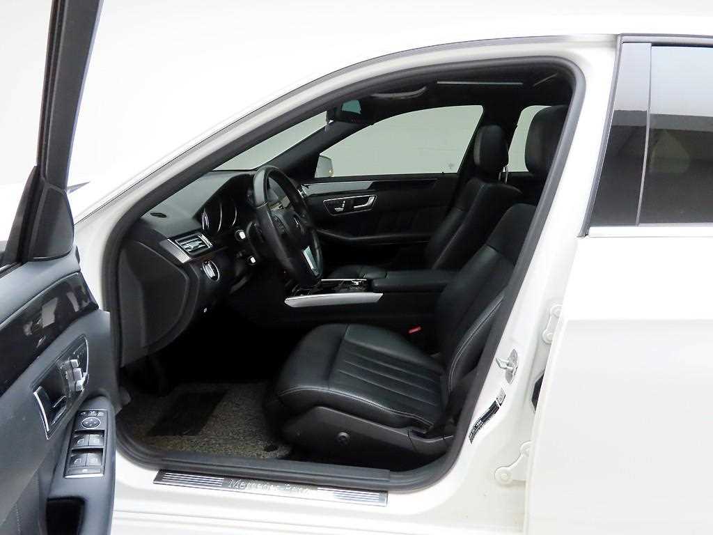 Mercedes Benz E class - Vista 12