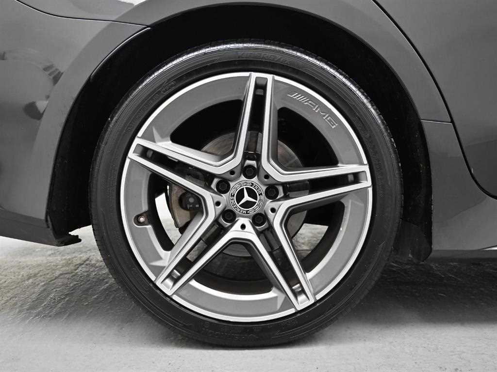 Mercedes Benz CLS Class - Vista 5