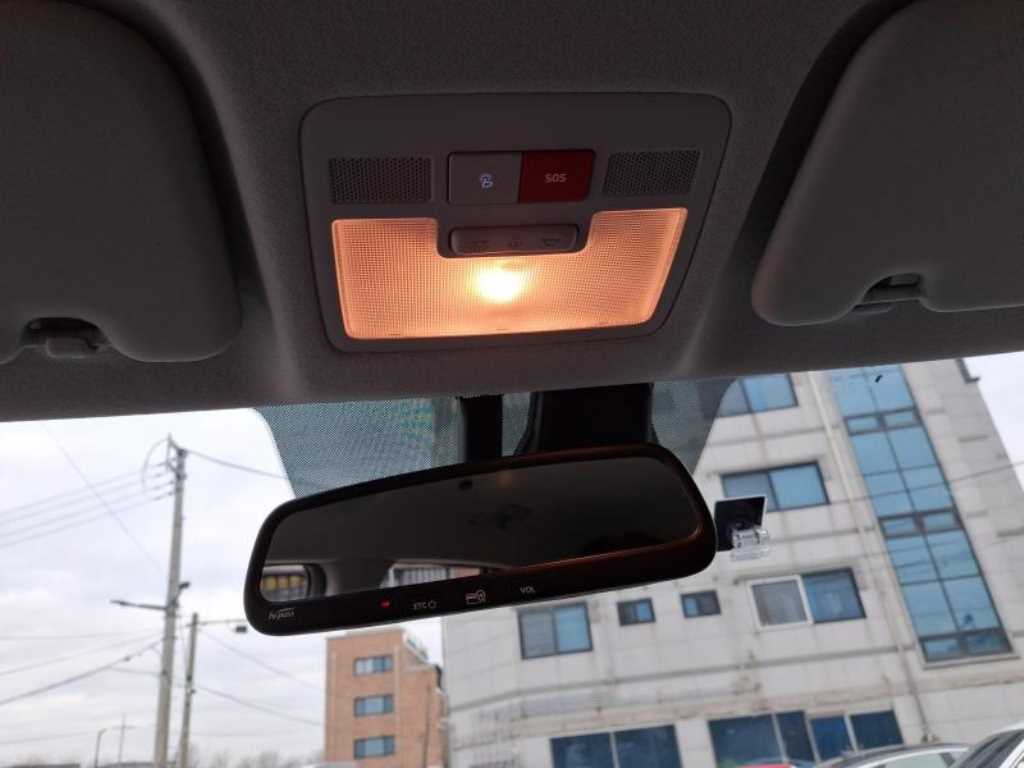 HYUNDAI Venue - Vista 11