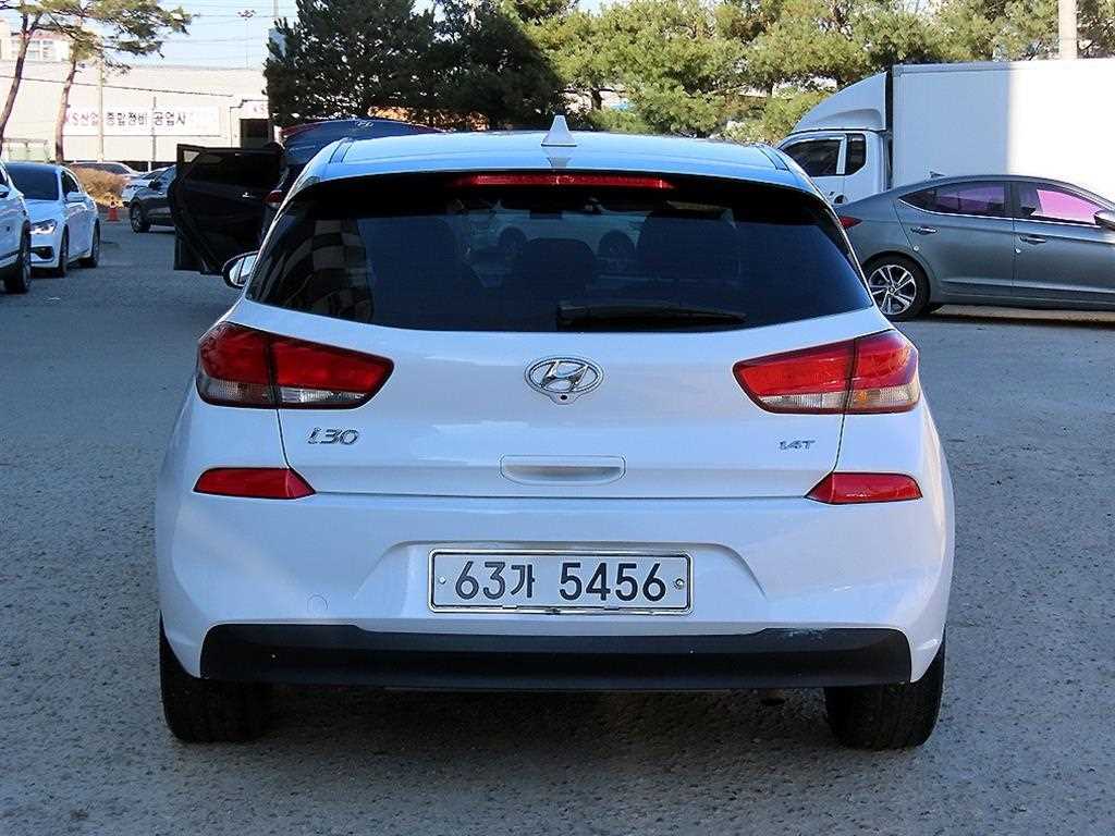 HYUNDAI i30 - Vista 4