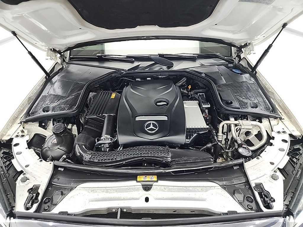 Mercedes Benz C Class - Vista 5