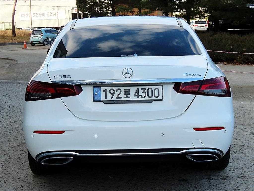 Mercedes Benz E class - Vista 4