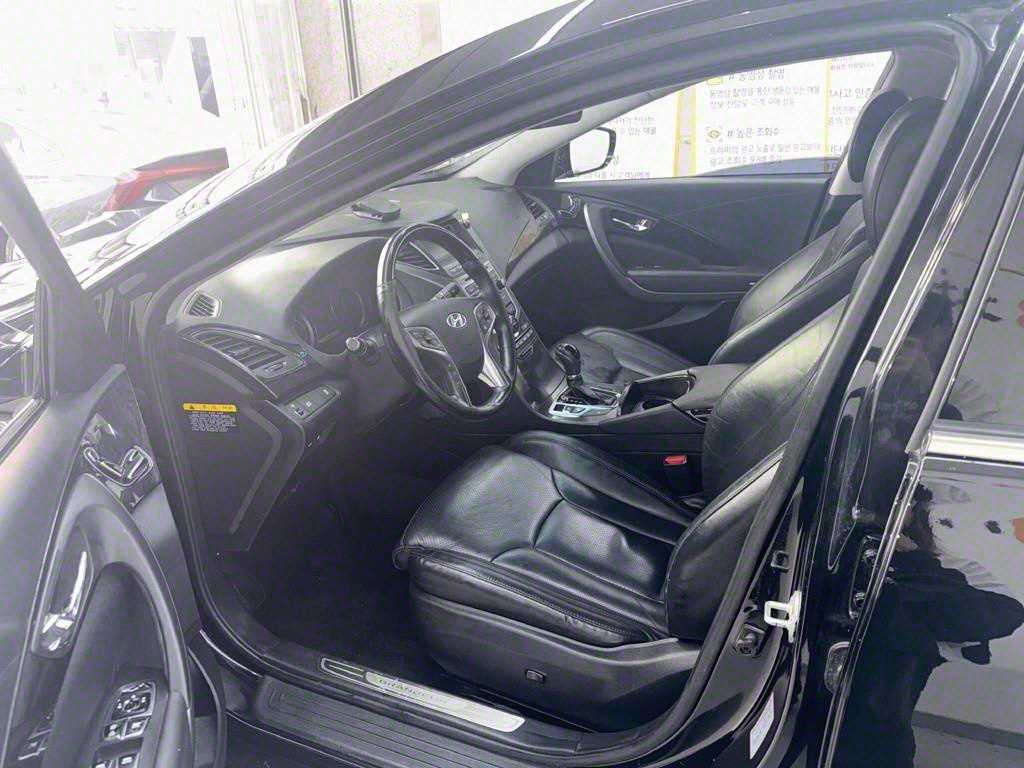 HYUNDAI Grandeur - Vista 5