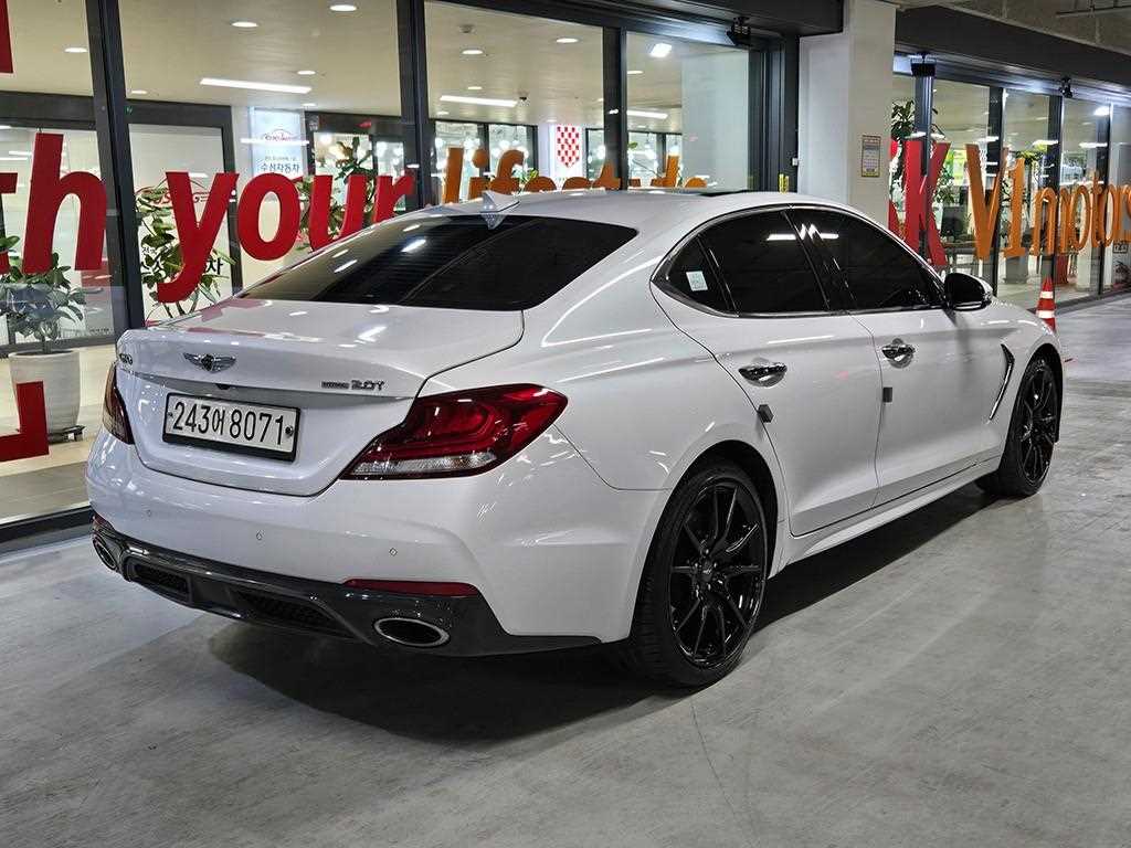 Genesis G70 - Vista 5