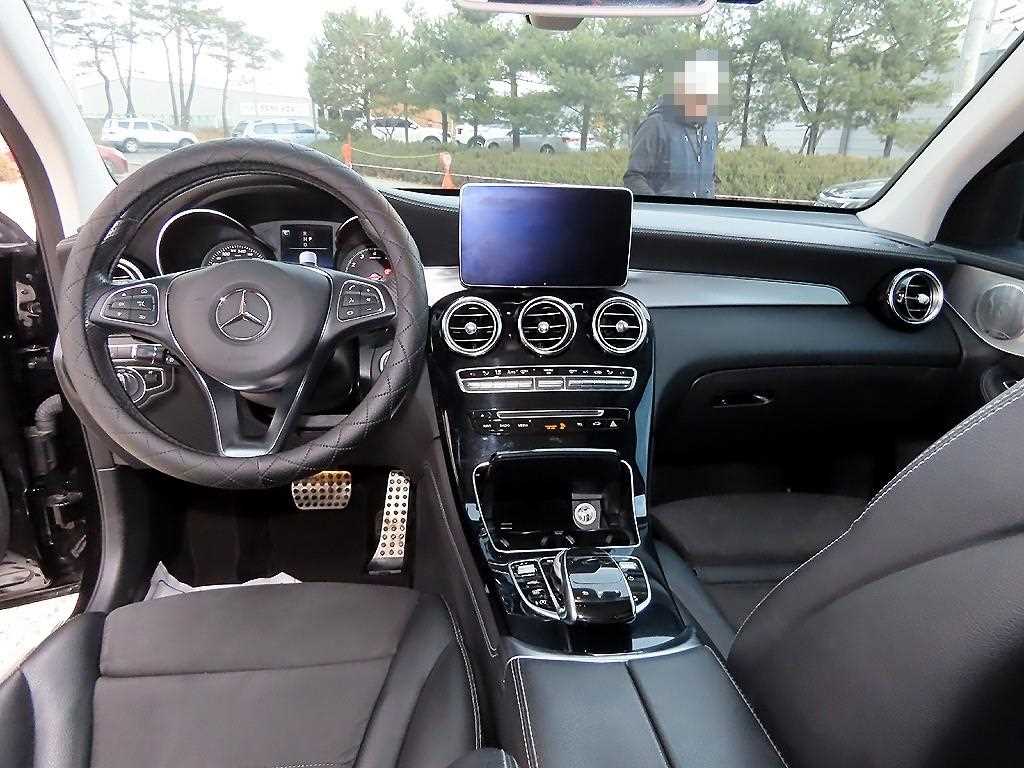 Mercedes Benz GLC Class - Vista 7