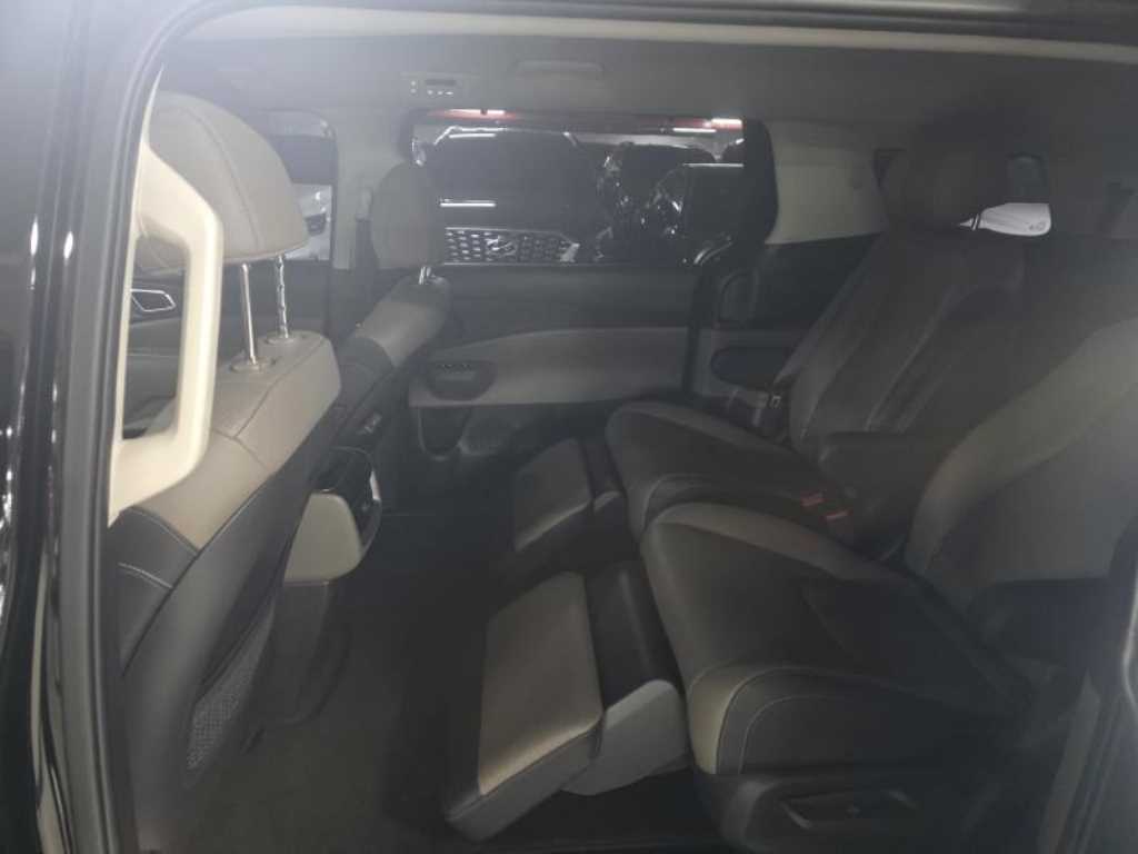 KIA Carnival - Vista 11