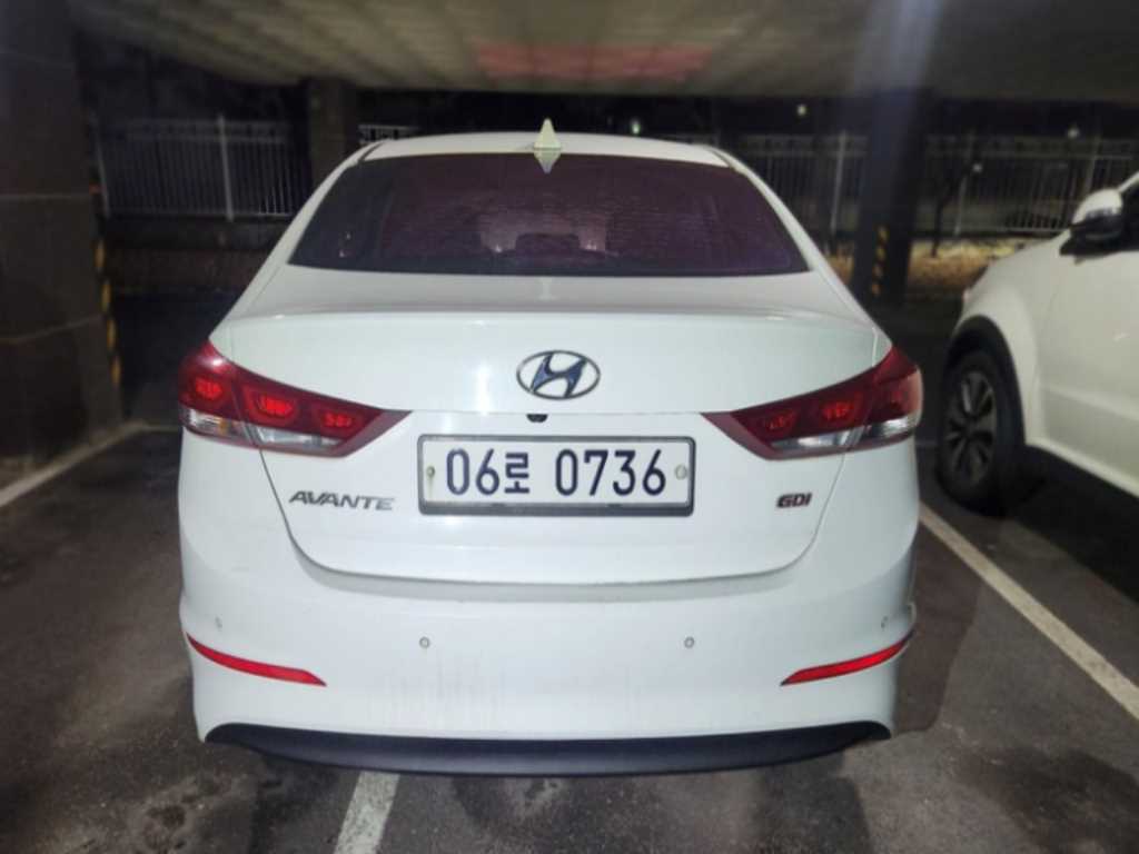 HYUNDAI Avante - Vista 3