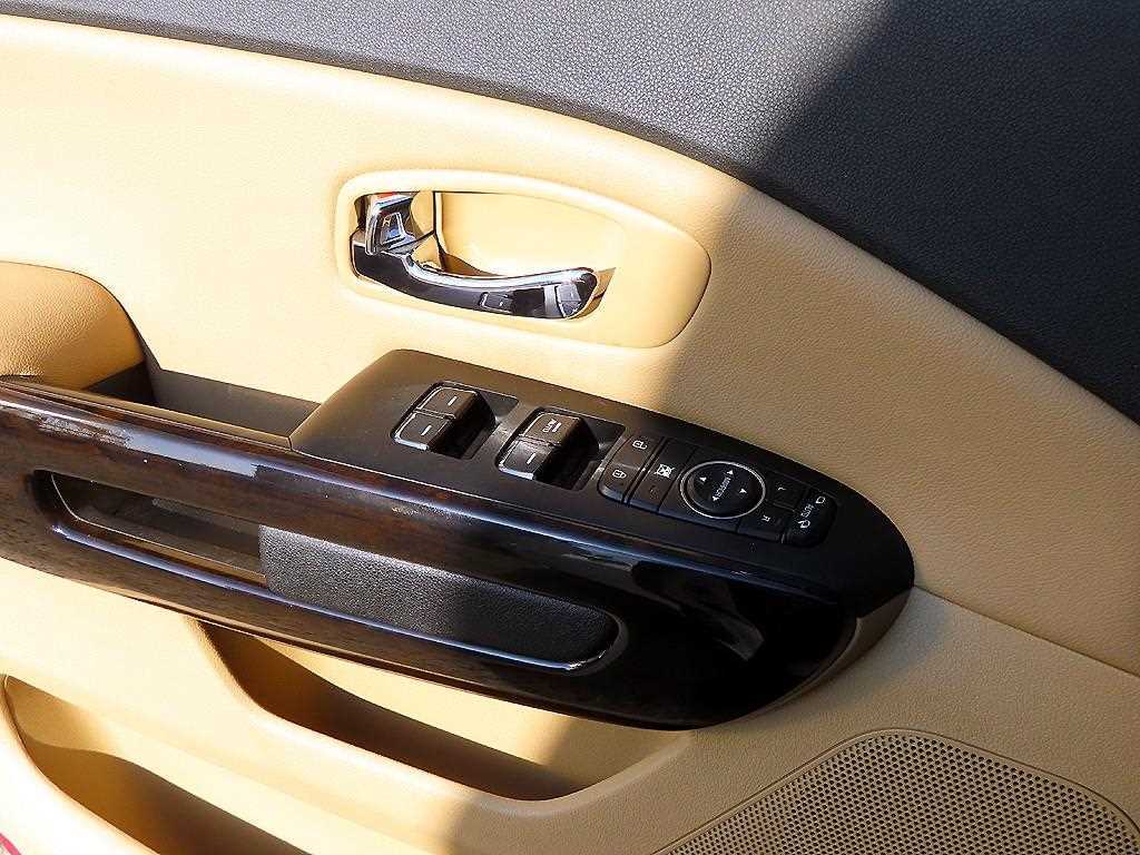 KIA Carnival - Vista 11