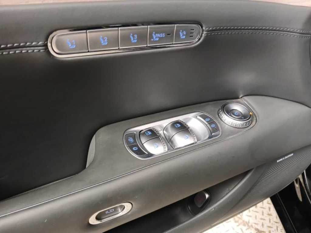 Genesis G90 - Vista 9