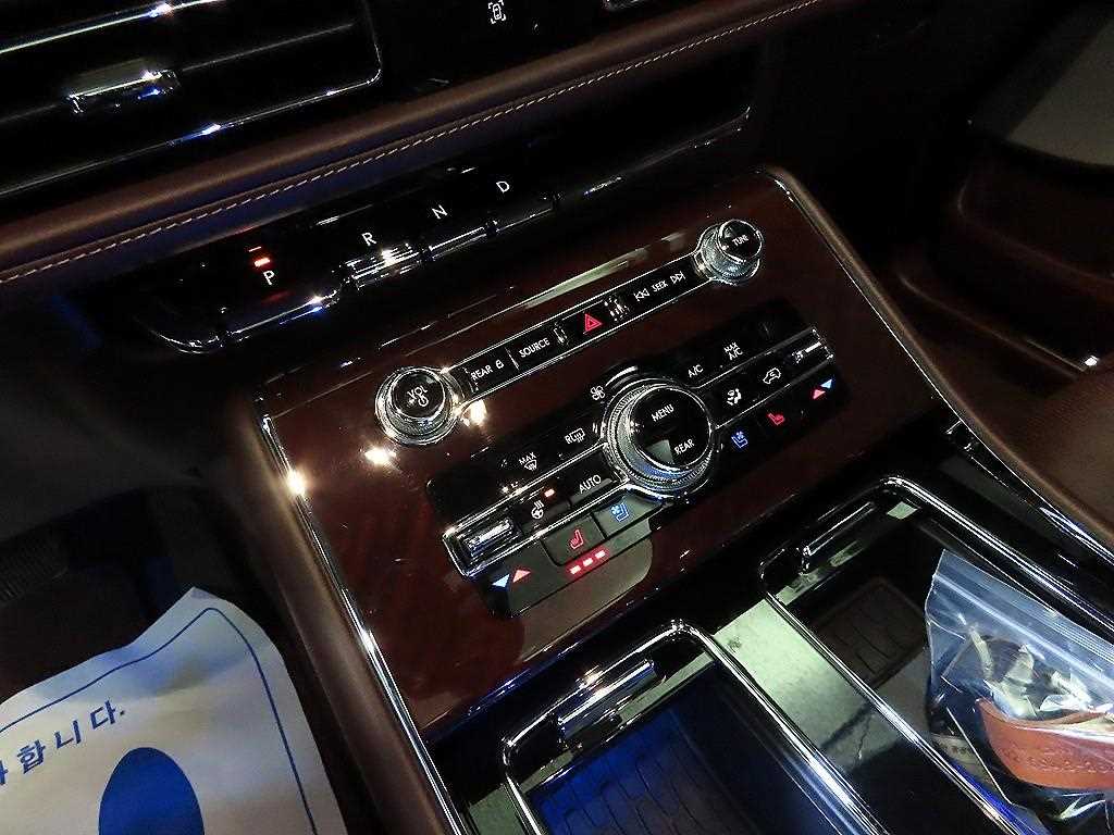 Lincoln Aviator - Vista 12