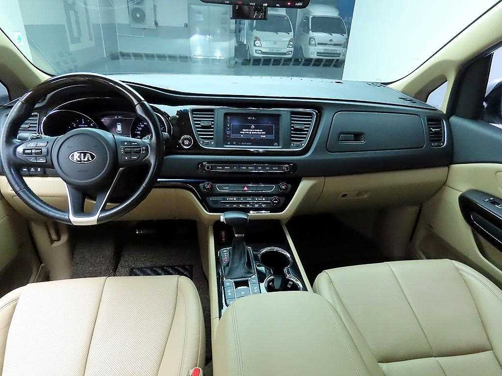 KIA Carnival - Vista 9