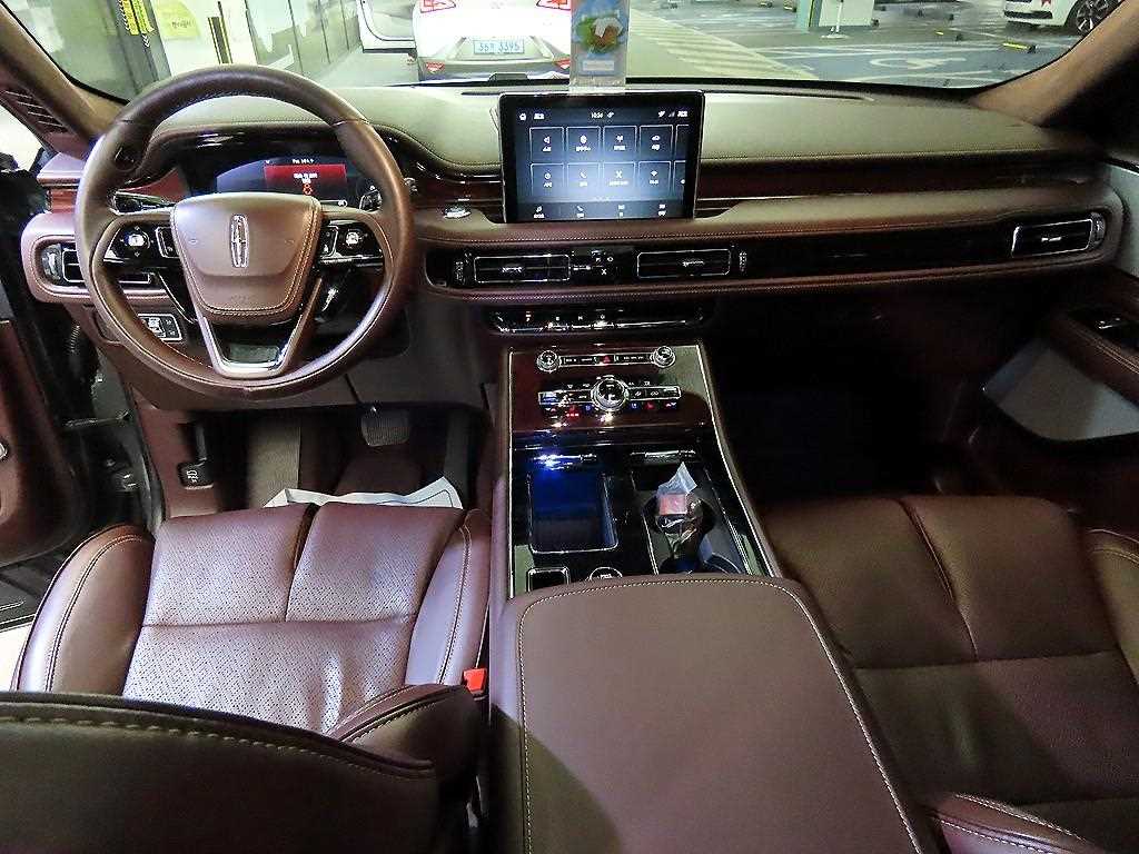 Lincoln Aviator - Vista 10