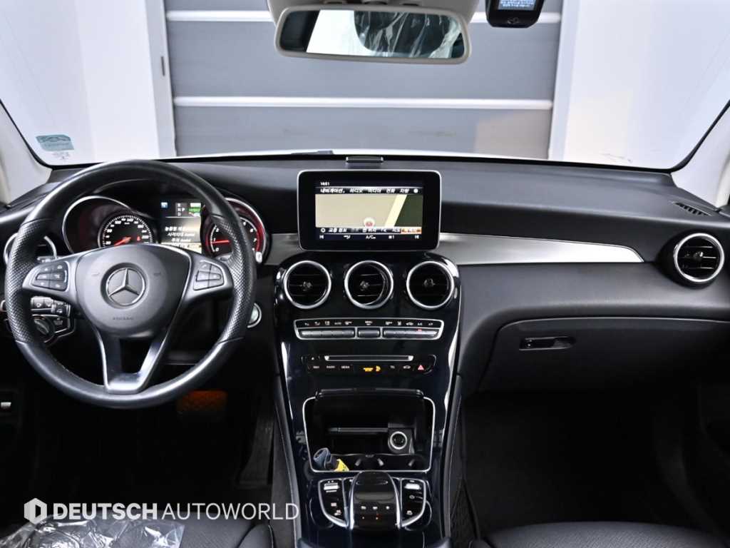 Mercedes Benz GLC Class - Vista 7