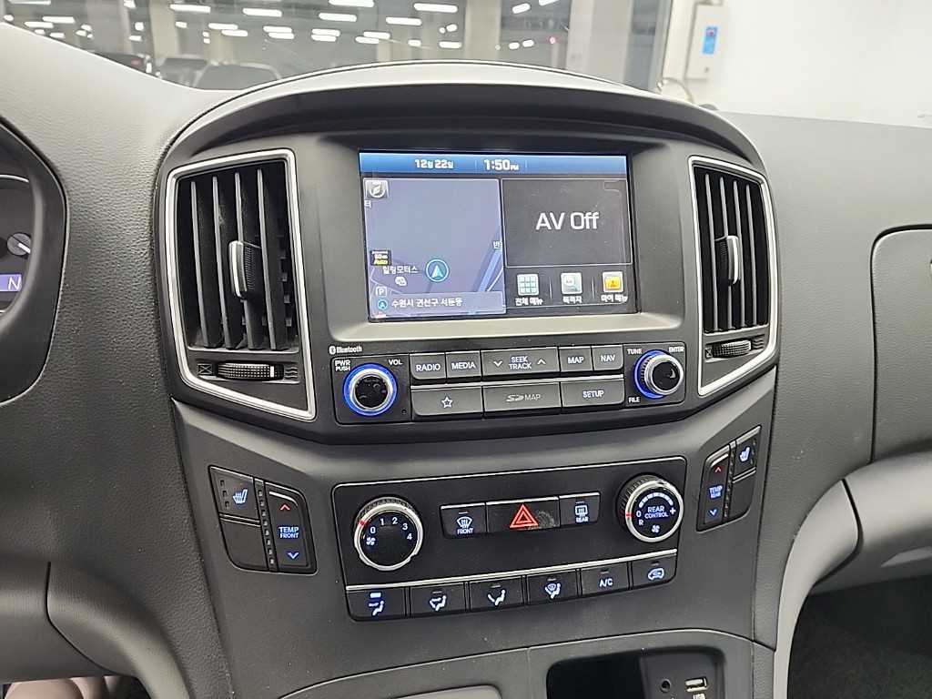 HYUNDAI Starex - Vista 10