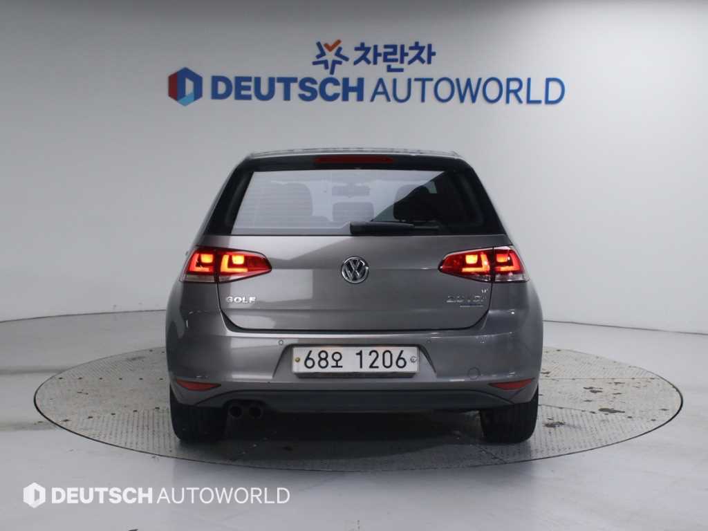 Volkswagen Golf - Vista 4