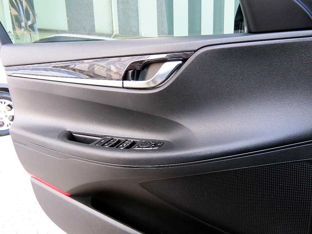 HYUNDAI Grandeur - Vista 12