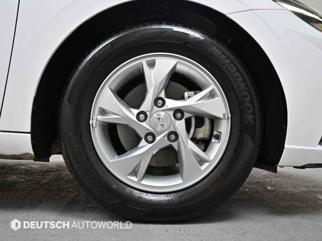 HYUNDAI Avante - Vista 5